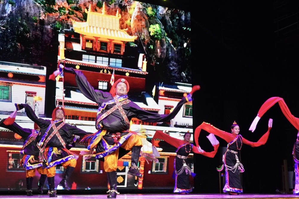 京玉同心·文化交融——青海玉树农牧民赴京演绎民族艺术瑰宝