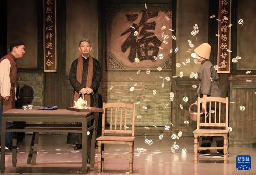 戏剧育人 北京中学生演绎《呐喊》与《茶馆》的艺术传承